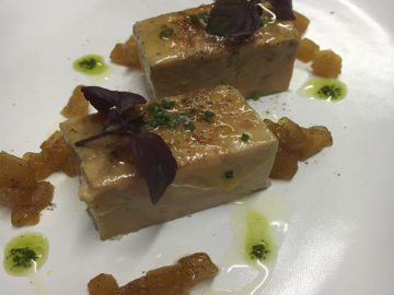 Foie mi-cuit con manzana caramelizada